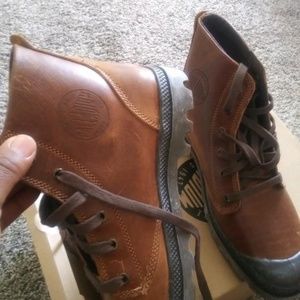 Brown boots (men)